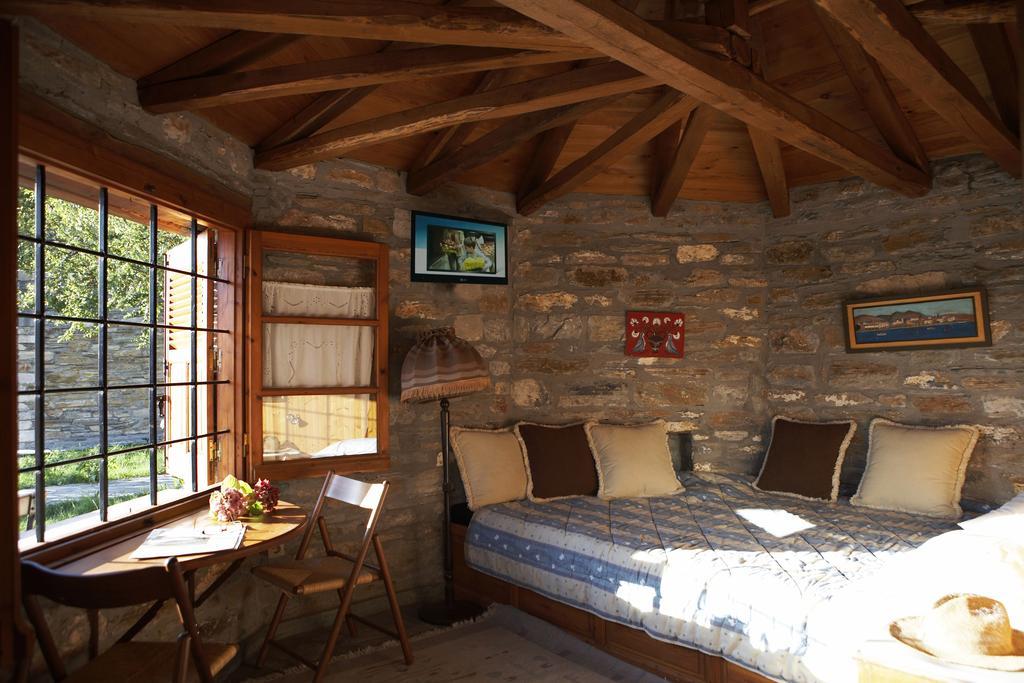 Archontiko Stathopoulou Hotel Агиос Георгиос Нилиас Стая снимка